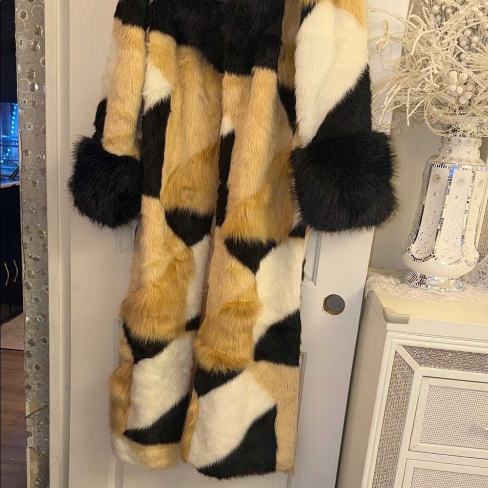 Fashion Nova Black and Tan Teddy Jacket - Picture 3 of 3